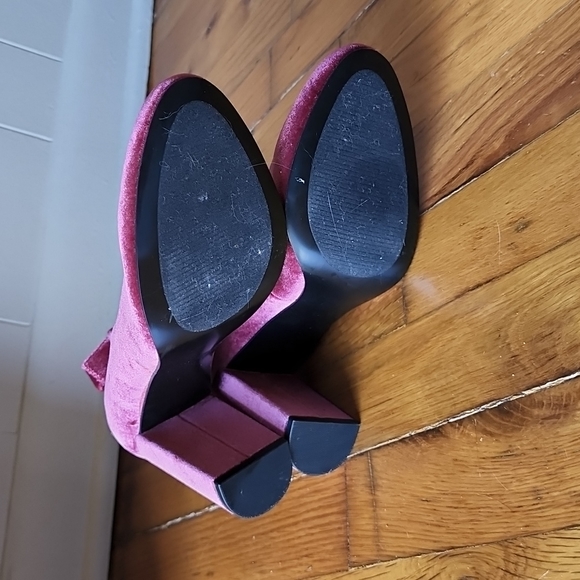 Nine West Velvet Pumps - Picture 5 of 5